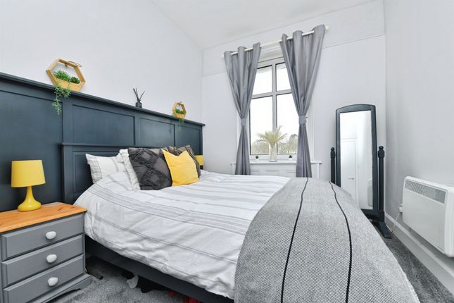 Flat 6, Friary Court, Lower Port View, Saltash photo 4