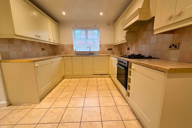34 Knights Crescent, Exeter photo 2