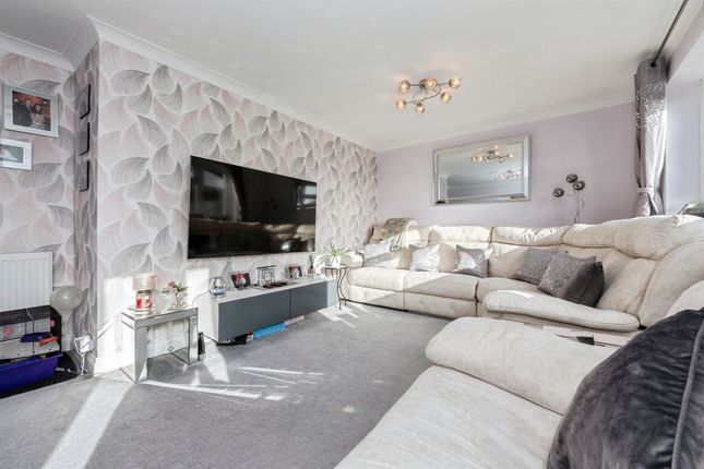 32, Whitmore Avenue, Grays photo 2