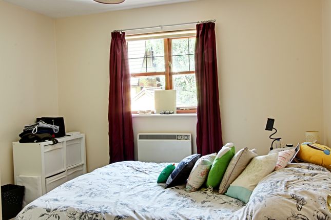 Flat for sale in Admiral Court, Barton Close, Hendon