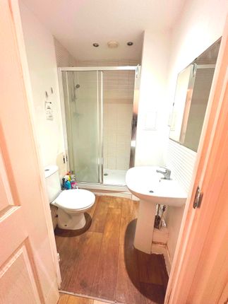 12, Bramley Crescent , Gants Hill photo 5