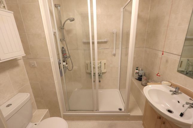38 Pheasant Court, Holtsmere Close, Watford photo 4