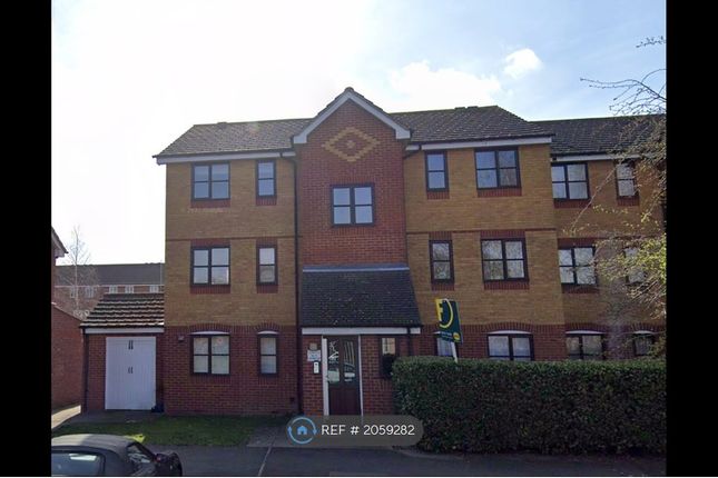 Flat to rent in California Road, New Malden