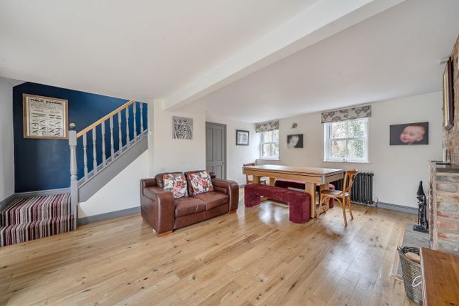 19, Marshfield Way, Swindon photo 4