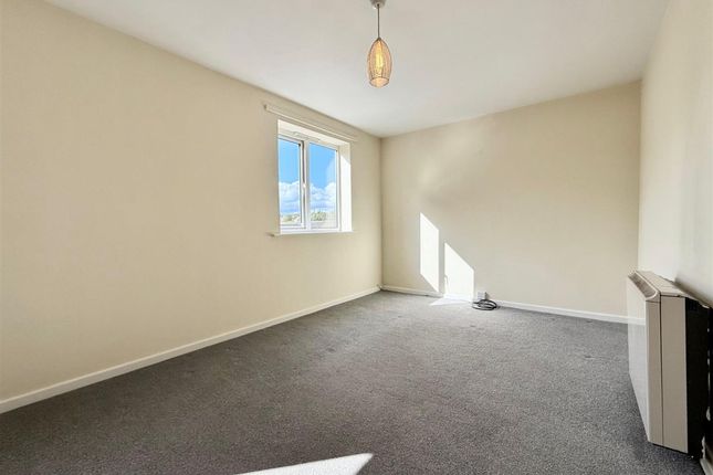 2 Appleyard Court, Chesterfield photo 3