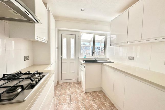 7, Godwin Crescent, Shavington photo 3