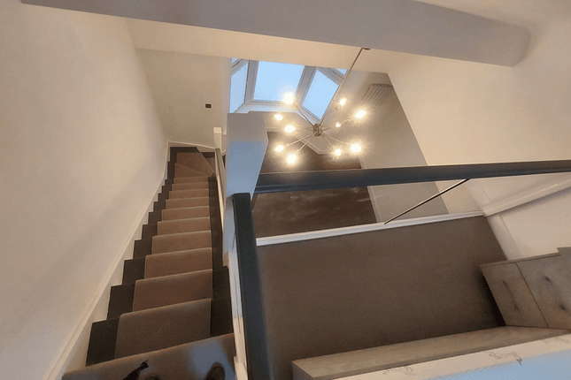 Flat to rent in Victoria Road, London