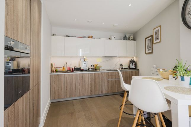 Flat for sale in Queenshurst, Kingston Upon Thames
