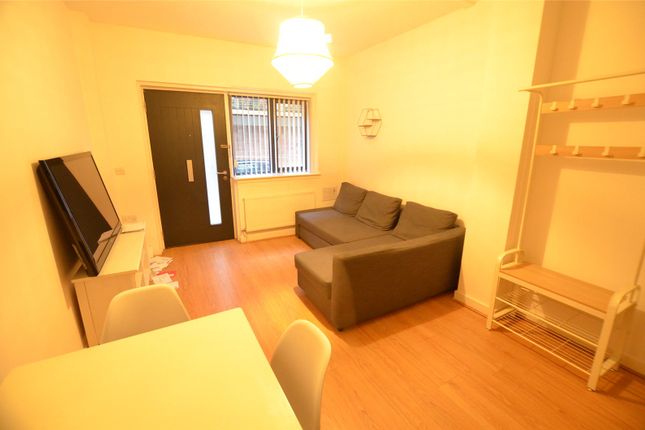48, Shaws Alley, Merseyside photo 5