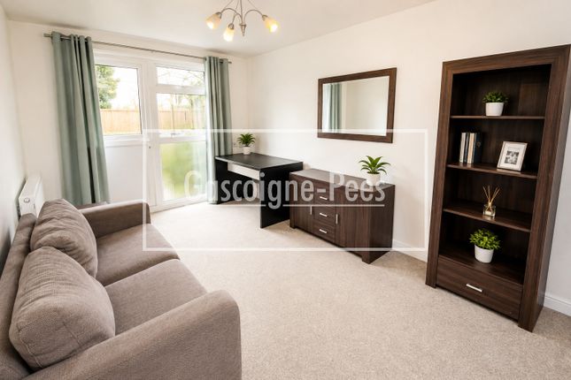 90, Guildford photo 2