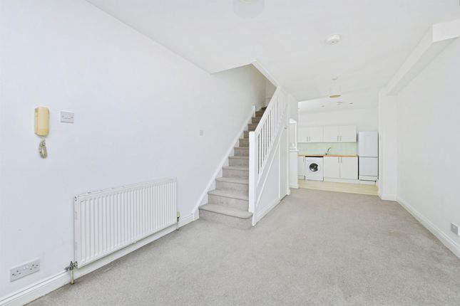 12, St. Lawrence Mews, Plymouth photo 3