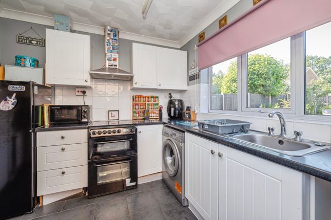 6, Heron Close, Norwich photo 4