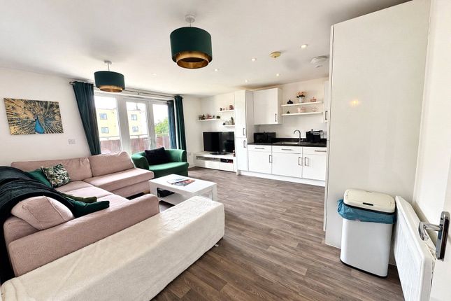 Flat 43, Ramsden Court, Golden Jubilee Way, Wickford photo 3
