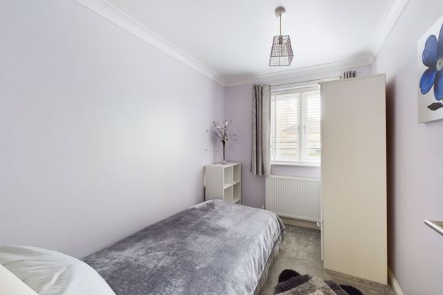 Flat for sale in Drew Place, Caterham