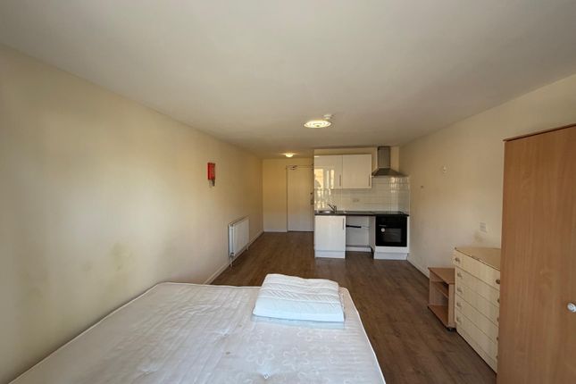 Hanworth Road, Hounslow, London photo 2