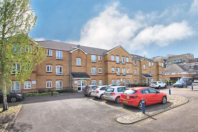 Thumbnail Flat for sale in Dominion Close, Hounslow