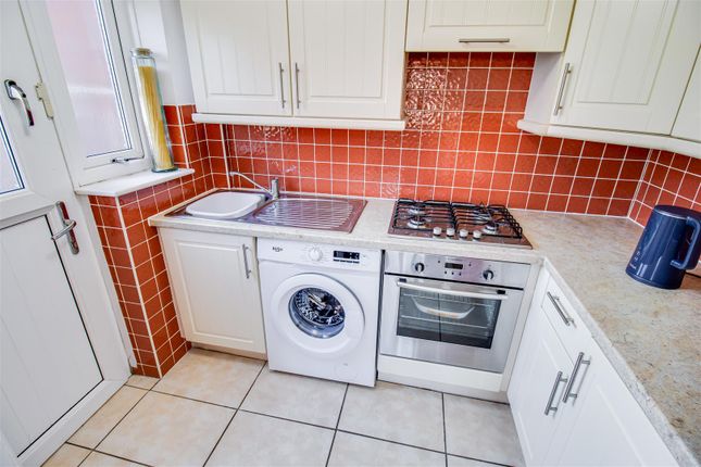 33, Ridge Crescent, Wakefield photo 4