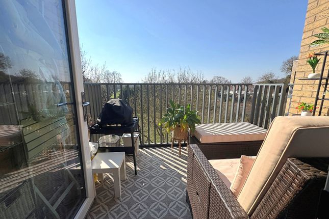 58, Merriam Close, London photo 3