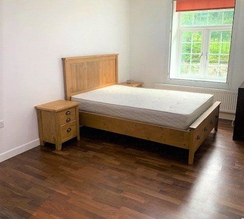 Room 5, The Three Horseshoes, Bridgend photo 2