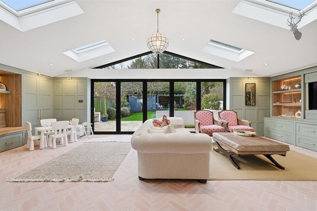 27 Russell Road, Buckhurst Hill photo 4