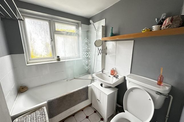 Property for sale in Bath Road, Hounslow