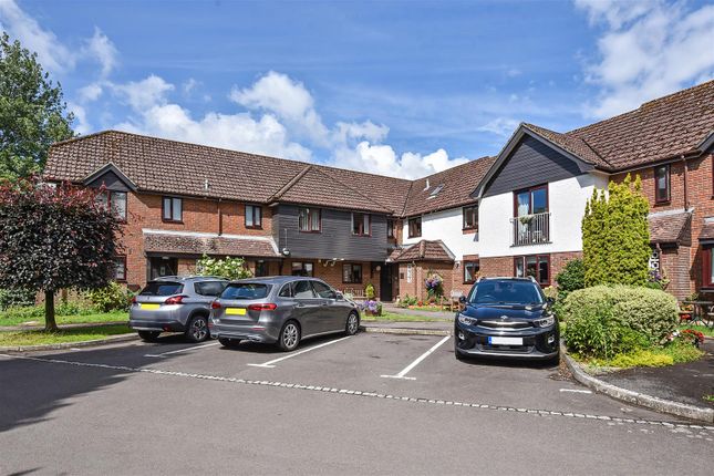Flat for sale in Carters Meadow, Charlton, Andover