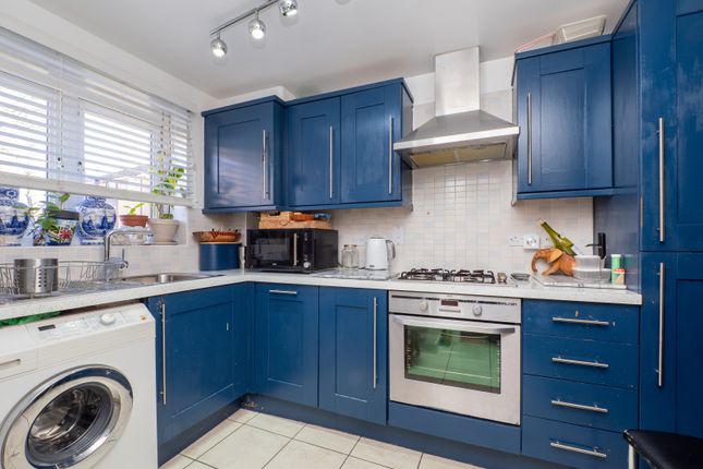 14, Hengist Way, Surrey photo 5