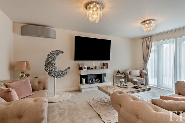 8630549-Interior07Wm-800