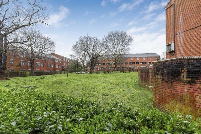 Flat for sale in Stoneycroft Close, London