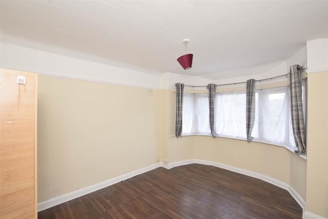 34, Fernwood Avenue, Middlesex photo 4