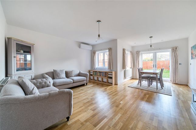 49, Trenchard Close, Hersham photo 4