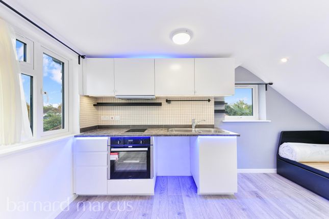Sunbury Way, FELTHAM photo 4