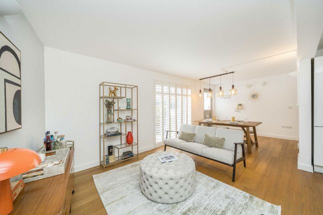 2 Highwood Court, 112A, High Street, London photo 2
