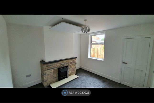 Flat  A Balderton Gate, Newark photo 5