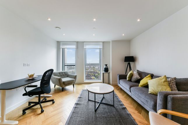 Thumbnail Flat to rent in Two Fifty One, Southwark Bridge Road, Elephant &amp; Castle
