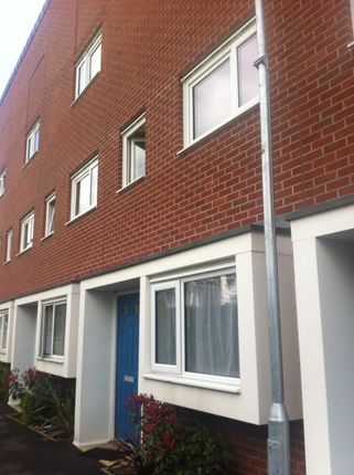 5 bed terraced house to rent in Aviation Avenue, Hatfield