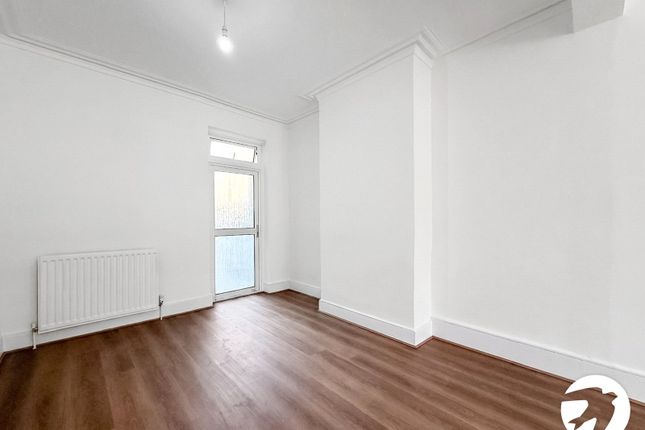 24, Griffin Road, London photo 4