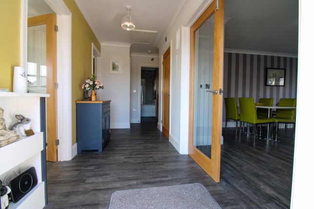 8, Heynings Court, Knaith Park photo 4