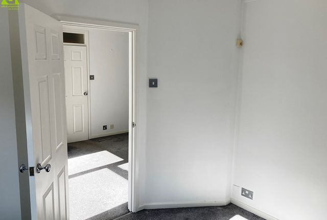 Flat for sale in Catherine House, Heaton Mersey