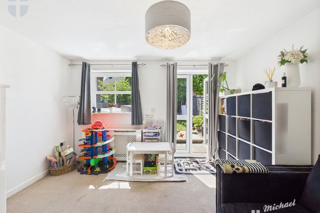85 Great Meadow Way, Aylesbury photo 3