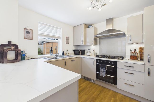 57, Skylark Avenue, Peacehaven photo 4