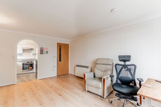 24 Strathmore Court, 20 Abbey Drive, Jordanhill, Glasgow photo 3