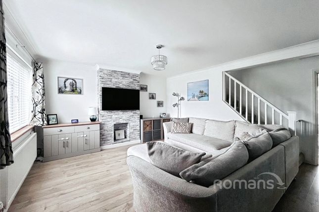 286, Pinewood Park, Hampshire photo 4
