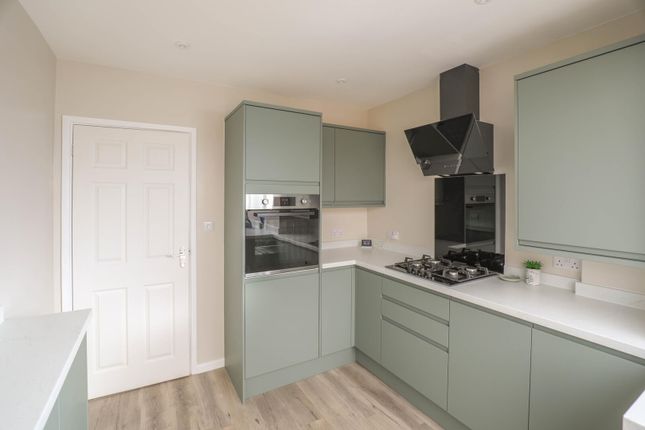 Isebrook Court, Kettering photo 3