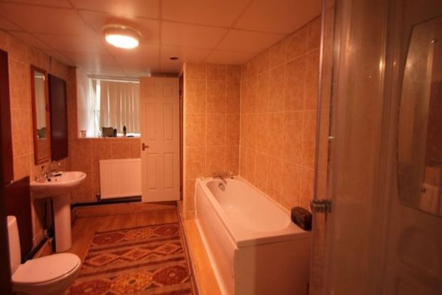 A Spacious Bathroom Suite Featuring A Bathtub, Sep...