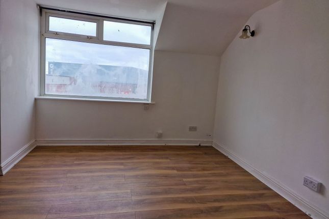 Flat 5, 94, Beach Road, Thornton-Cleveleys photo 3