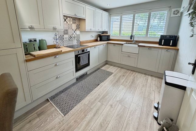17, Paslew Court, Keighley photo 2