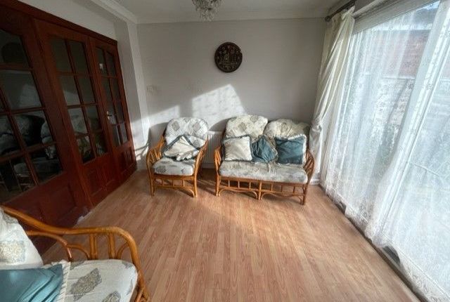 52 Neville Road, Luton photo 4