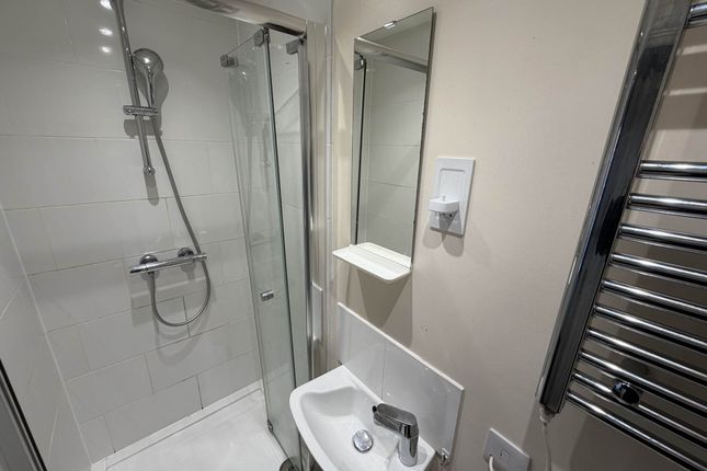 Room 4, Wisley Avenue, Milton Keynes photo 4