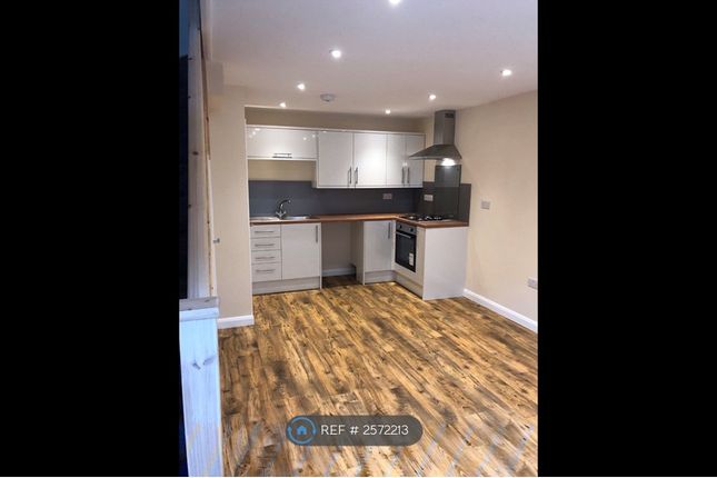 Kitchen / Lounge